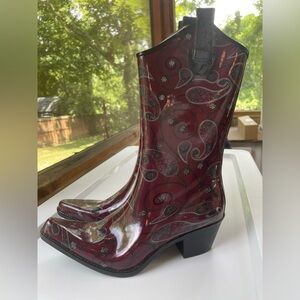 NWOT Maroon and Black Paisley Rain Boots with Glossy Finish
